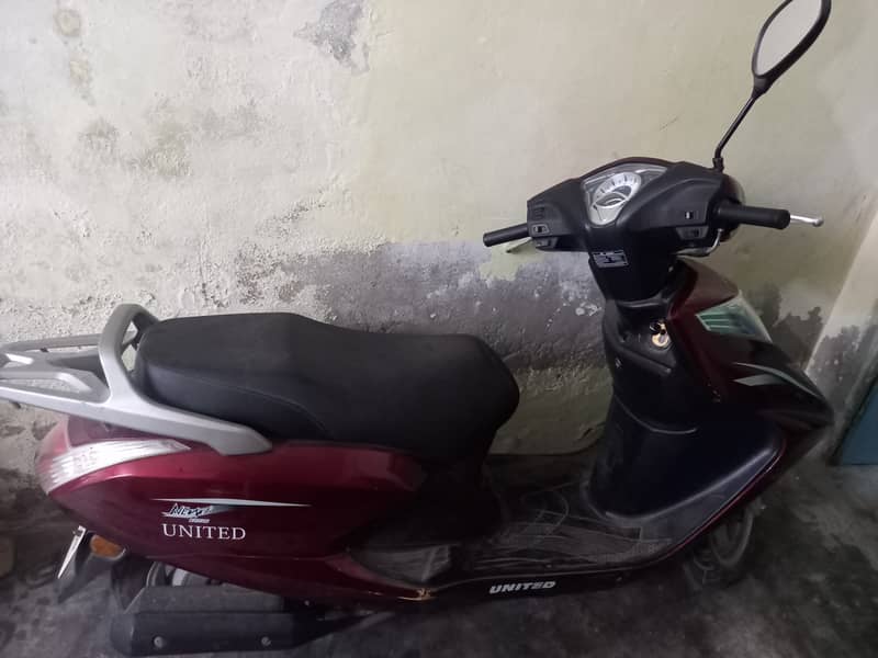 United 100 cc Scooty 10/10 condition 1