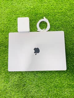 Macbook Pro 2021 M1Pro Chip 14”inch 32Gb Ram 512Gb SsD