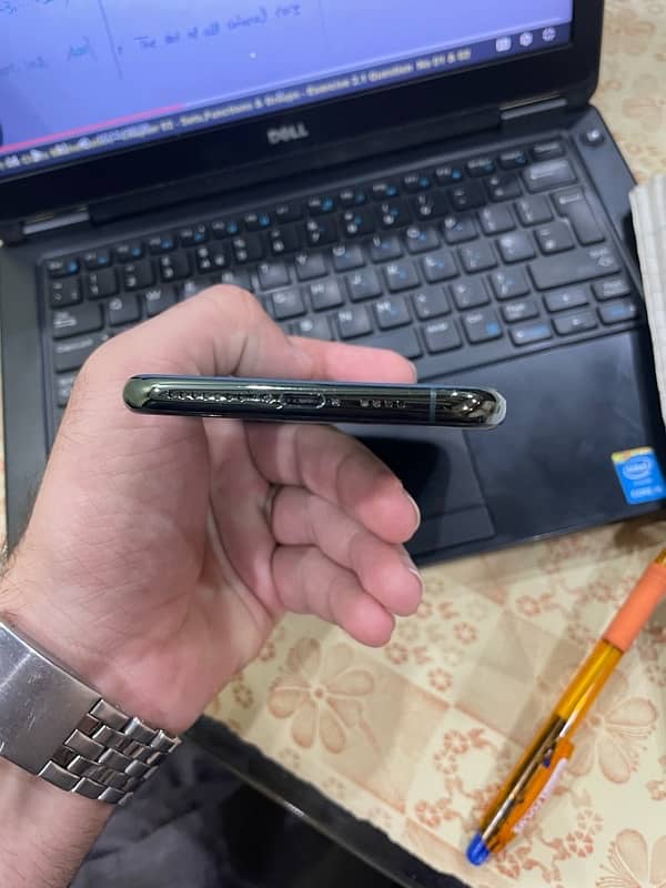 iphone 11 pro max 3