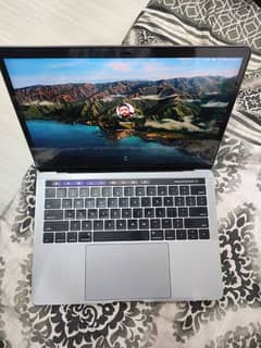 MacBook pro 2017, 13 inches with touch bar