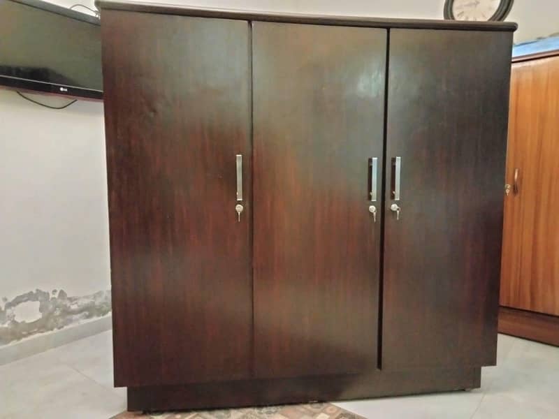 3 Panel cupboard 1