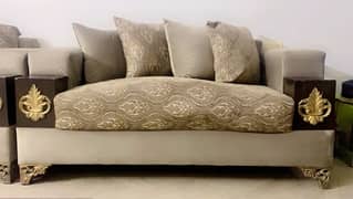 Elegant sofa set for sale