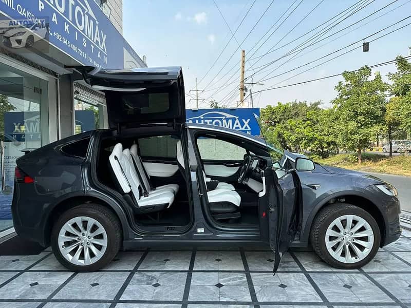 Tesla Model X 2018 10