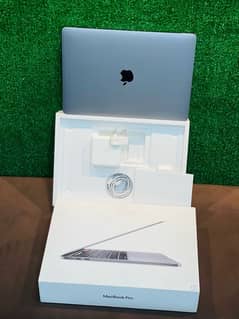 Macbook Pro 2020 Core i5 8/256 complete  box