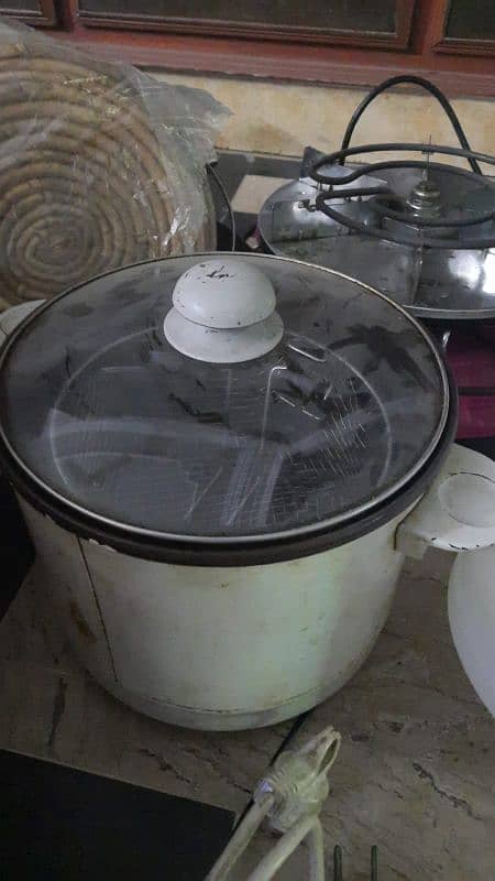 Deep fryer good condition  urgently  sa 0