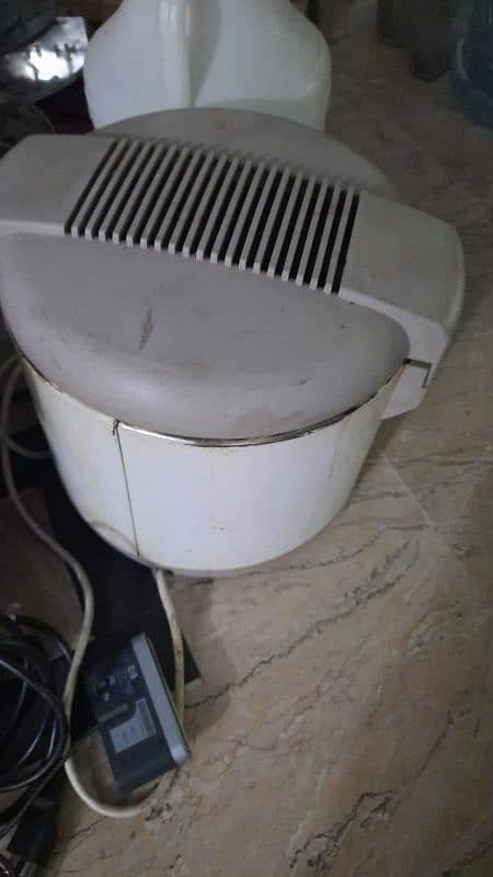 Deep fryer good condition  urgently  sa 1