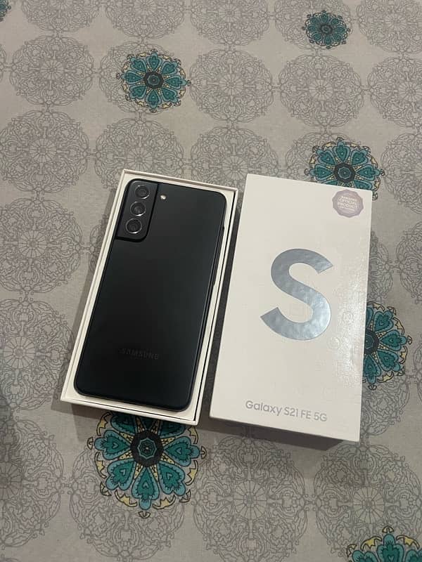 Samsung s21 fe official 8/256 with box 0