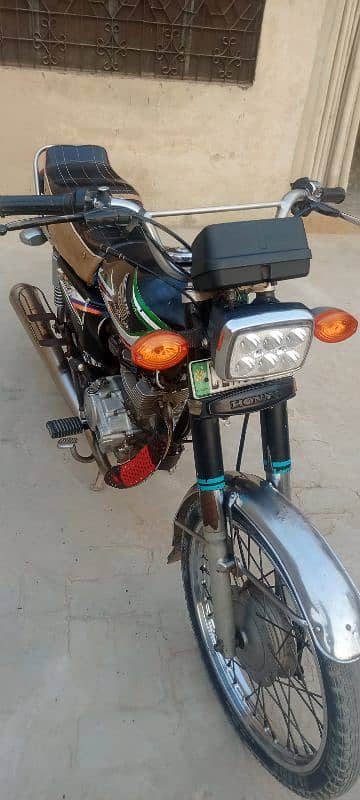 Honda 125 2015B Model total Gunine excellent condition03206932665 6