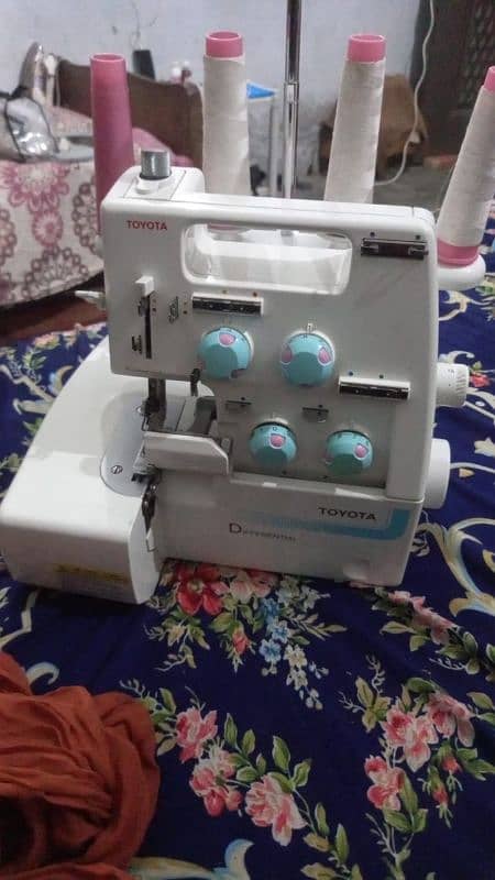 Toyota sl 1t overlock machine 6