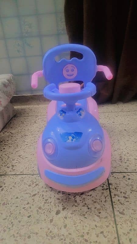 PINK CAR FOR 1-5 YEARS OLD KIDS CONDITION LIKE NEW 1