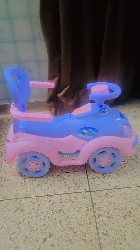 PINK CAR FOR 1-5 YEARS OLD KIDS CONDITION LIKE NEW 2