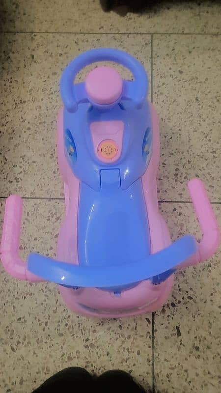 PINK CAR FOR 1-5 YEARS OLD KIDS CONDITION LIKE NEW 4