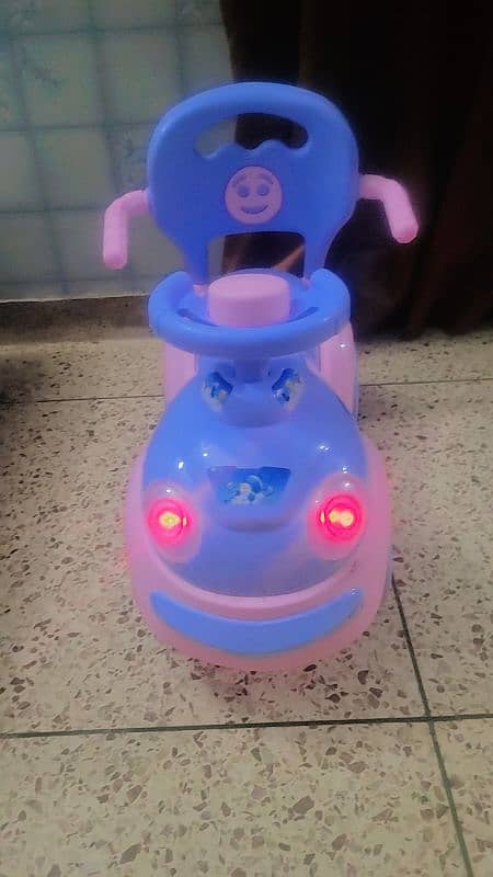 PINK CAR FOR 1-5 YEARS OLD KIDS CONDITION LIKE NEW 6