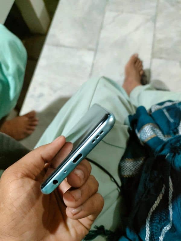 Oppo a96 complete saman koi fault nhi ha mobile ma. 4