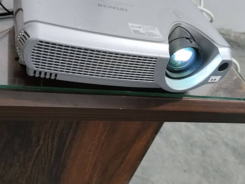 HITACHI projector 0