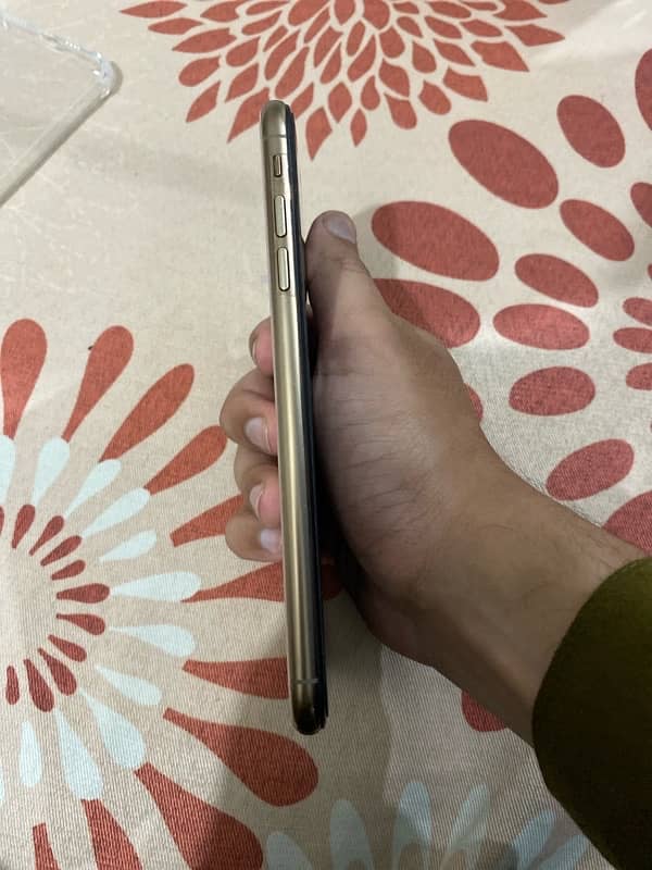 iphone XS MAX 4