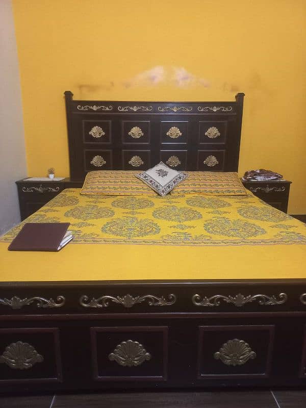 wooden bed set 0