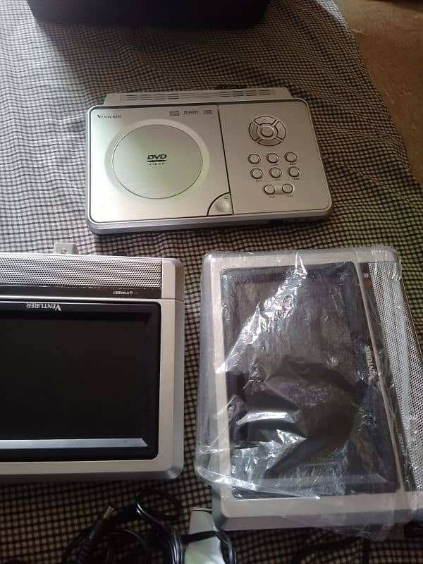 car DVD player 2