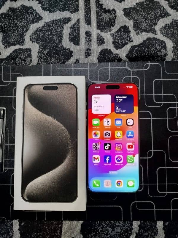 iPhone 15 pro max Natural Titanium 256 GB 0