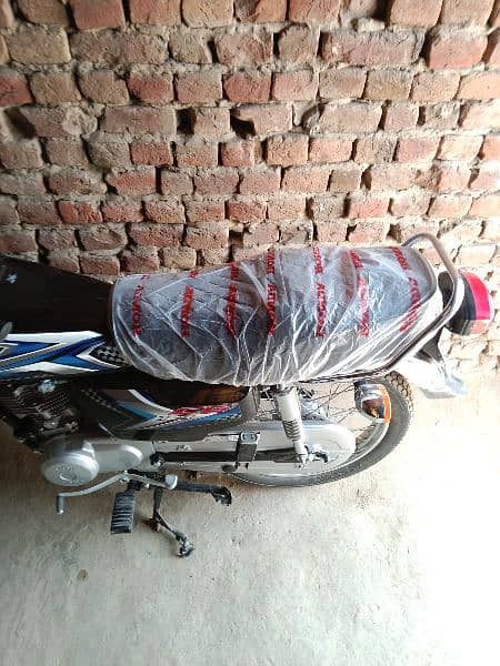 Honda 125 total original black colour condition achi 0