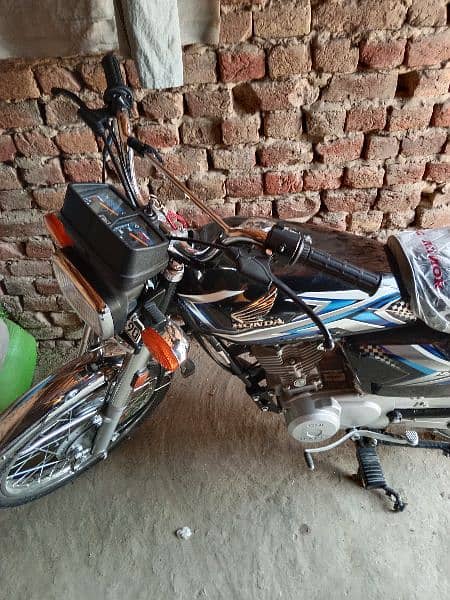 Honda 125 total original black colour condition achi 3