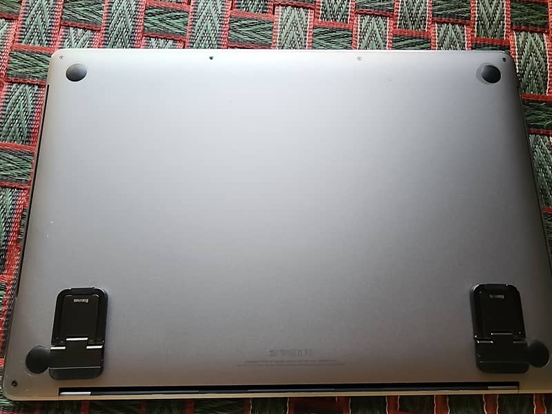 Macbook Pro 2018 15 inch, 4gb Dedicated Graphic Card, Core i7,16gb ram 1