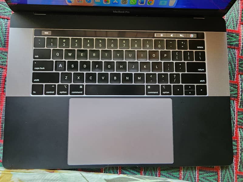 Macbook Pro 2018 15 inch, 4gb Dedicated Graphic Card, Core i7,16gb ram 6