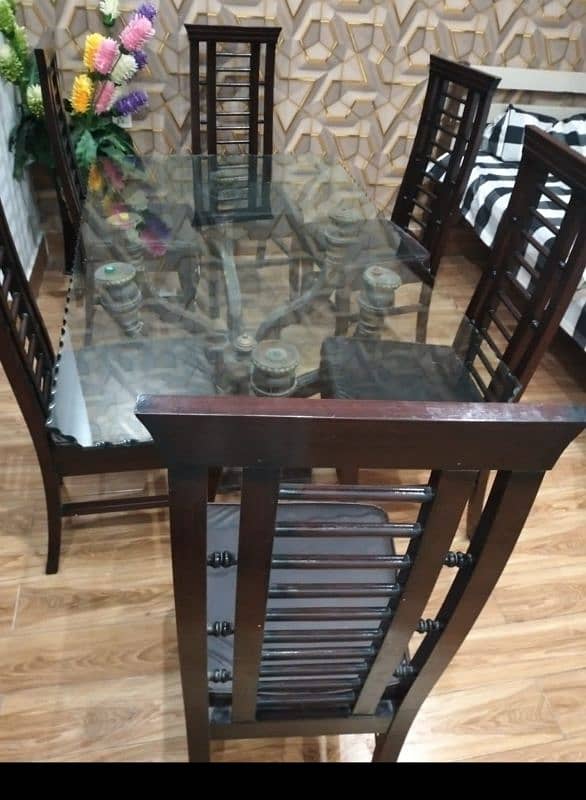 Dining table for sell slightly use 0