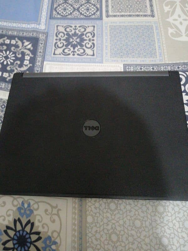 Dell 3120 touch screen Ram 4GB storage 16GB 1