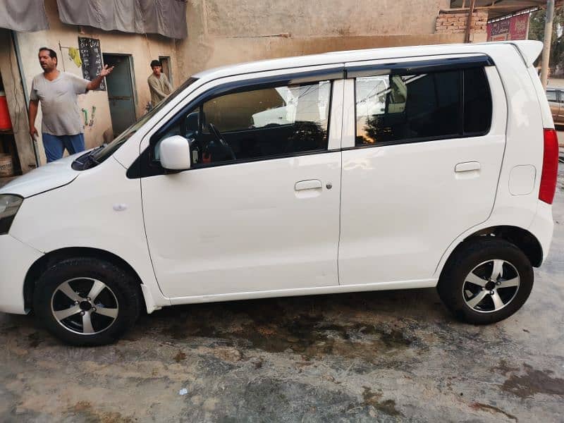 Suzuki Wagon R 2015 3