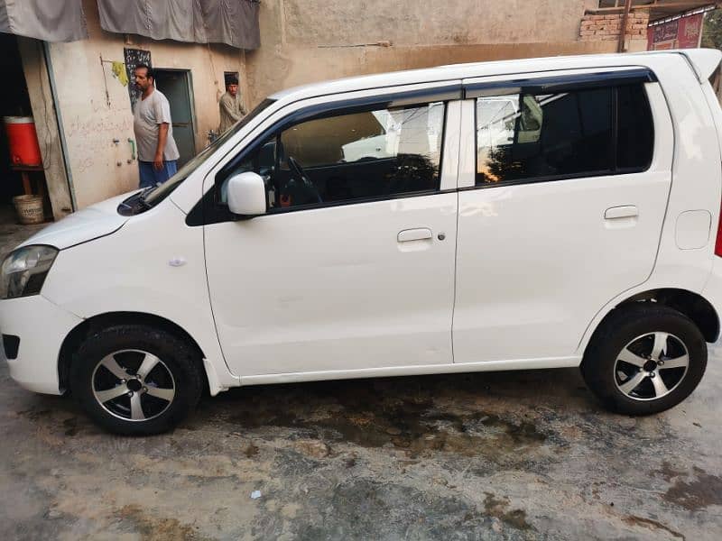 Suzuki Wagon R 2015 4