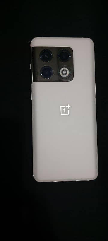 OnePlus 10 Pro 1