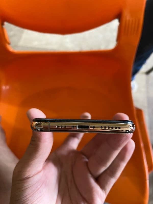 iPhone xs 4