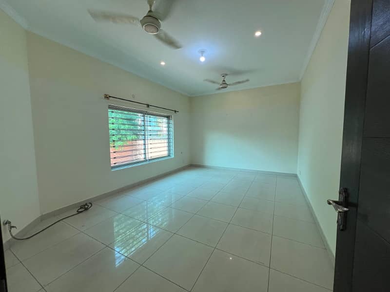 14 Marla house available for Rent in G-13/3 1