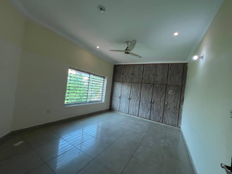 14 Marla house available for Rent in G-13/3 9