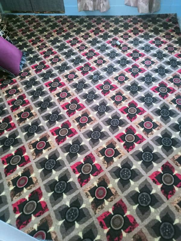 I am selling my brand new carpet 1