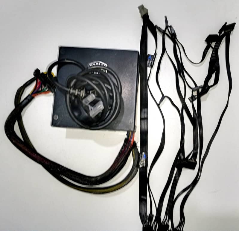 Cooler Master 700W Silent Pro Modular Power Supply 4