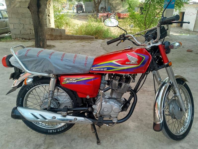 Lush condition Bike Honda CG 125 Lahore Number 1