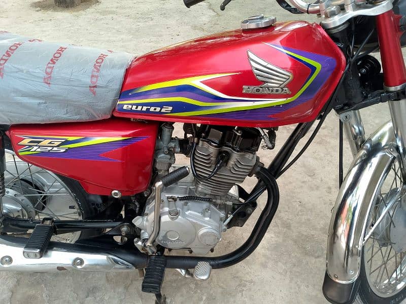 Lush condition Bike Honda CG 125 Lahore Number 5