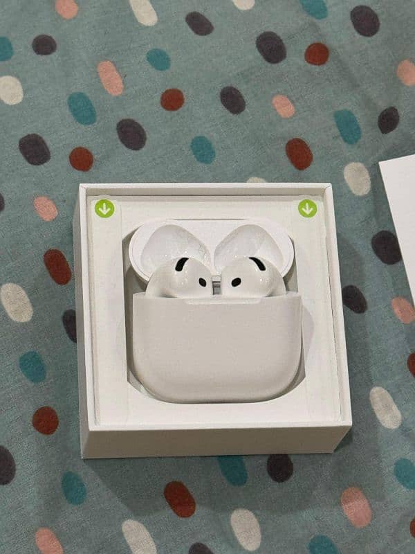 Apple Airpod 4 Brand new Box Open 0