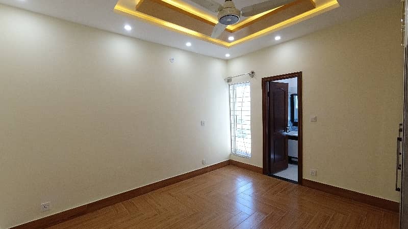 On Excellent Location House Sized 7 Marla Is Available For Sale In Bahria Town Phase 8 - Safari Valley 23