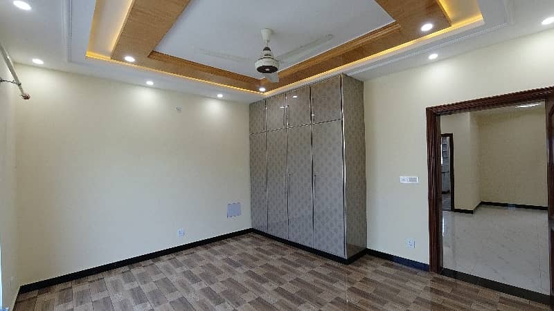 On Excellent Location House Sized 7 Marla Is Available For Sale In Bahria Town Phase 8 - Safari Valley 28