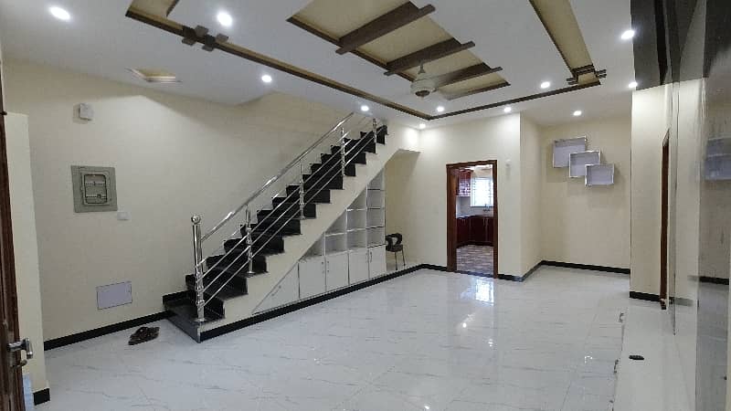 On Excellent Location House Sized 7 Marla Is Available For Sale In Bahria Town Phase 8 - Safari Valley 37