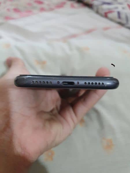 I phone 11 black non Pta Excellent condition 4