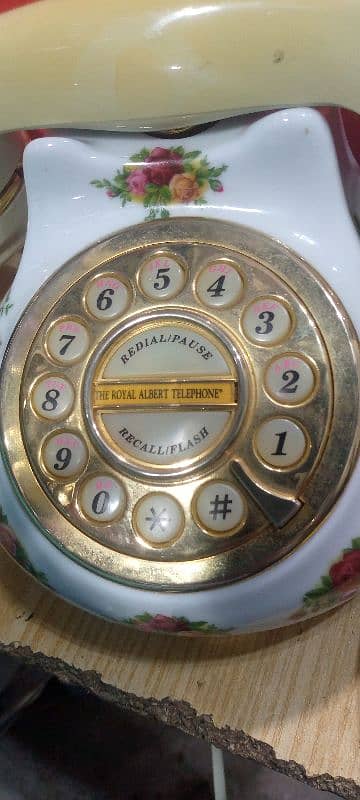 Entique Telephone Set 3