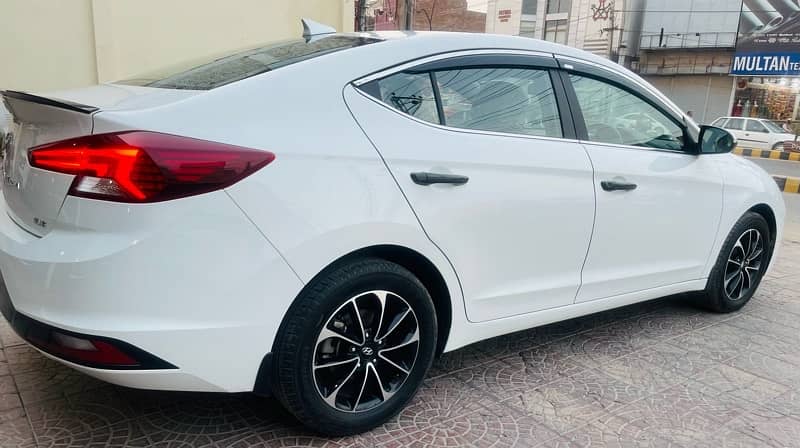 Hyundai Elantra 2023 2