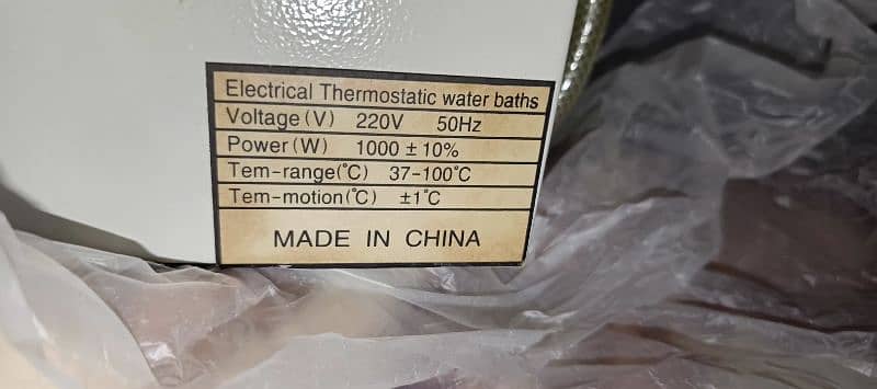 Electrical thermostatic water bathes 1