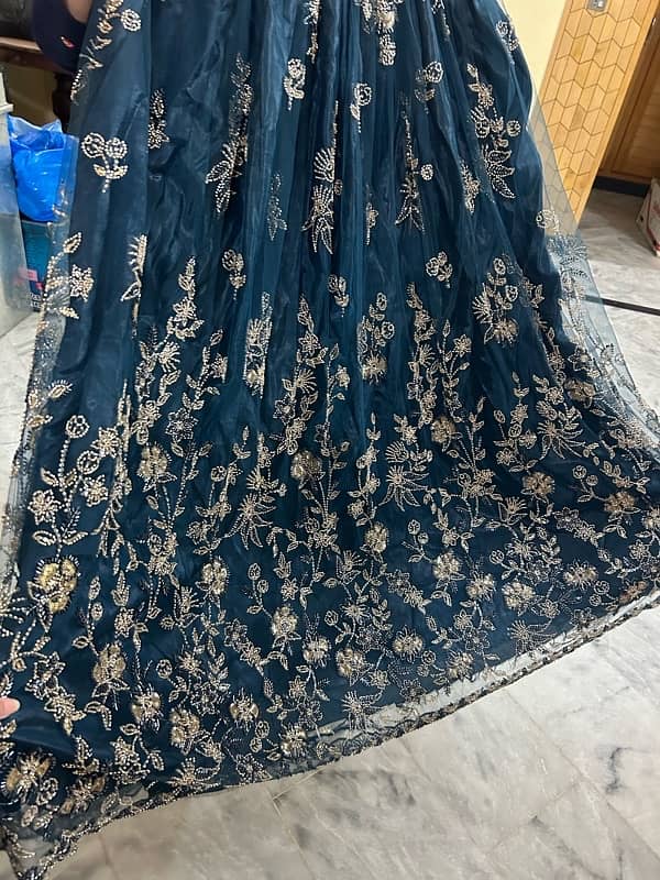 selling this lehnga never used . . 1