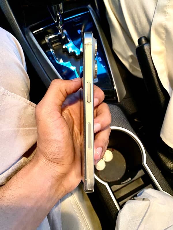 iphone 15pro JV Natural Titanium 3