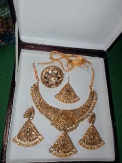 Attractive Golden bridal jewelry with maala